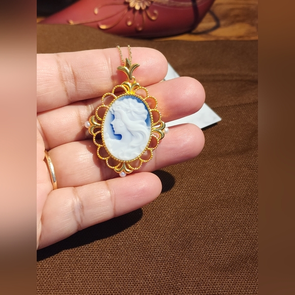 Cameo - Picture 5 of 12